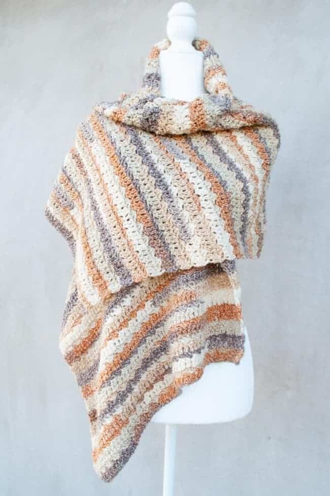 X886 Crochet shawl Woolcotton blend