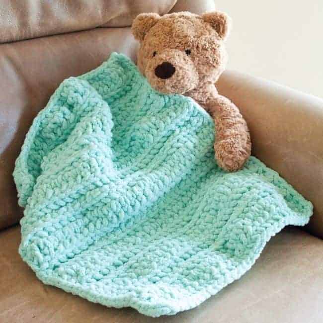 Quick and Easy Jumbo Yarn Blanket – A FREE Crochet Pattern – Jaded Crafts &  Creations
