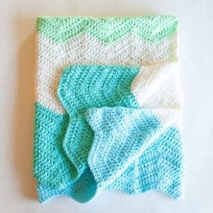 colorblock crochet baby blanket in ripple stitch