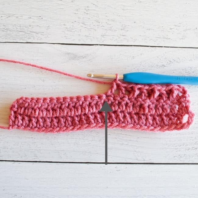 first double crochet stitch made of the left crossed double crochet stitch