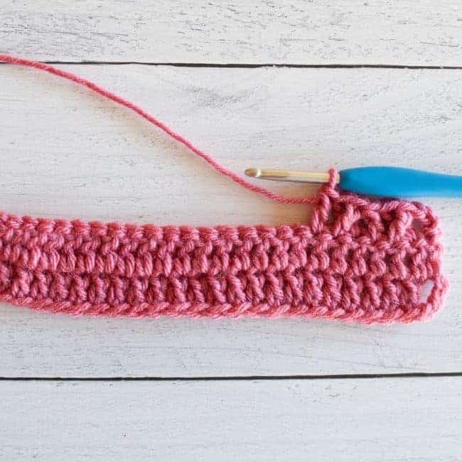 row of crochet preparing to make the stitch