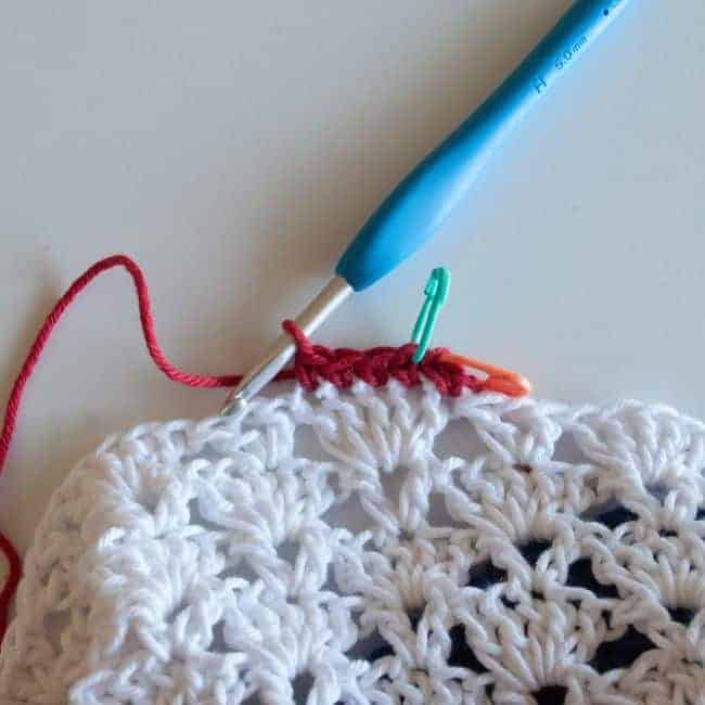 close up of where to join yarn in market bag pattern