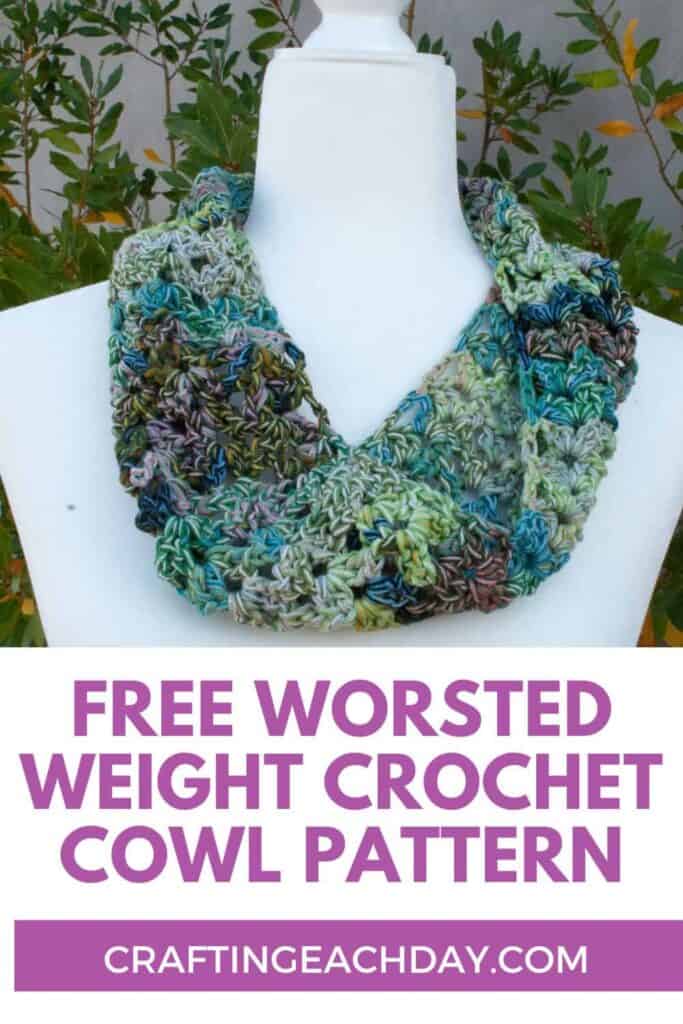 text reading free worsted weight crochet cowl pattern and cowl